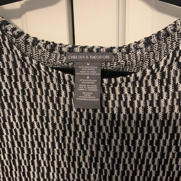 Black and white patterned tunic sz medium - Picture 3 of 6